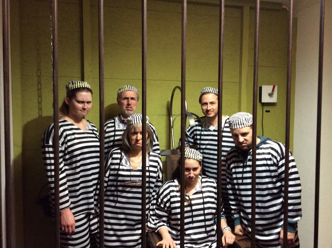 Vězni v cele